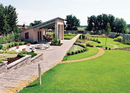 Ágnes LIPCSEI – Large garden with small details – Garden of the Year 2008 – First Prise