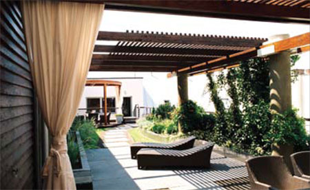 JORDÁN Klára – Dekoratív, vendégfogadó tetőkert – „AZ ÉV KERTJE” 2008 – kiemelt különdíj