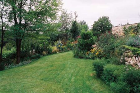 MUNKÁCSI Mihály – Jelentős szintkülönbségű, körbejárható kert – „AZ ÉV KERTJE” 2008 – elismerő oklevél
